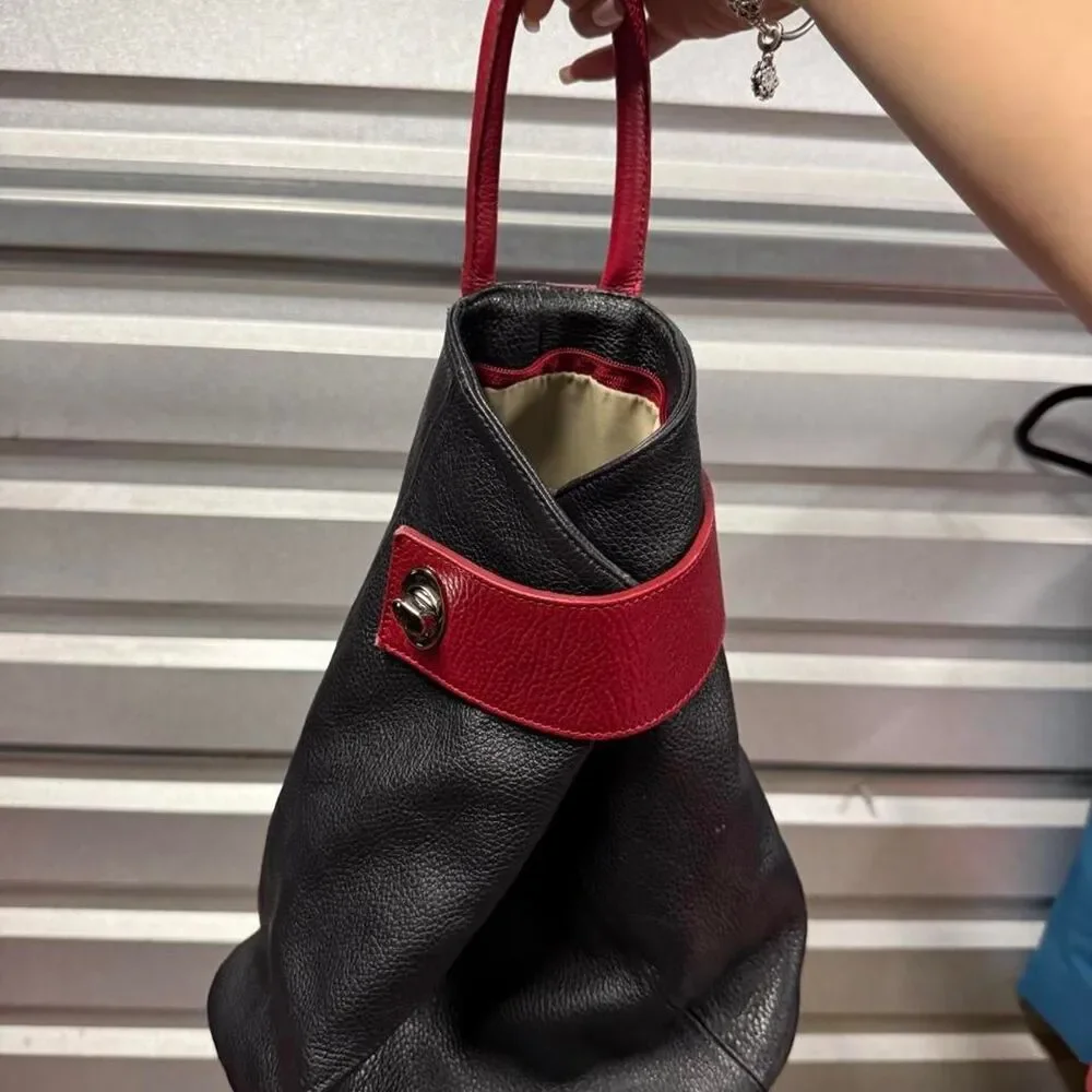 Vinntage Women's Black and Navy Bag